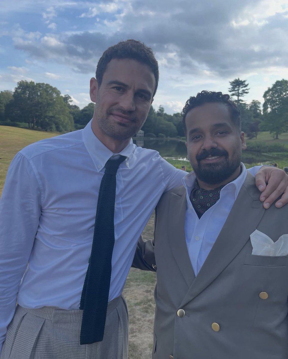 AwfulWithNoFear's tweet photo. بنجنننننن يخربيت الغرابه مؤيد النفيعي بكاست the gentlemen الموسم الثاني 😭😭😵😵😵😵😵😵 https://t.co/ZD4nCJUsRH