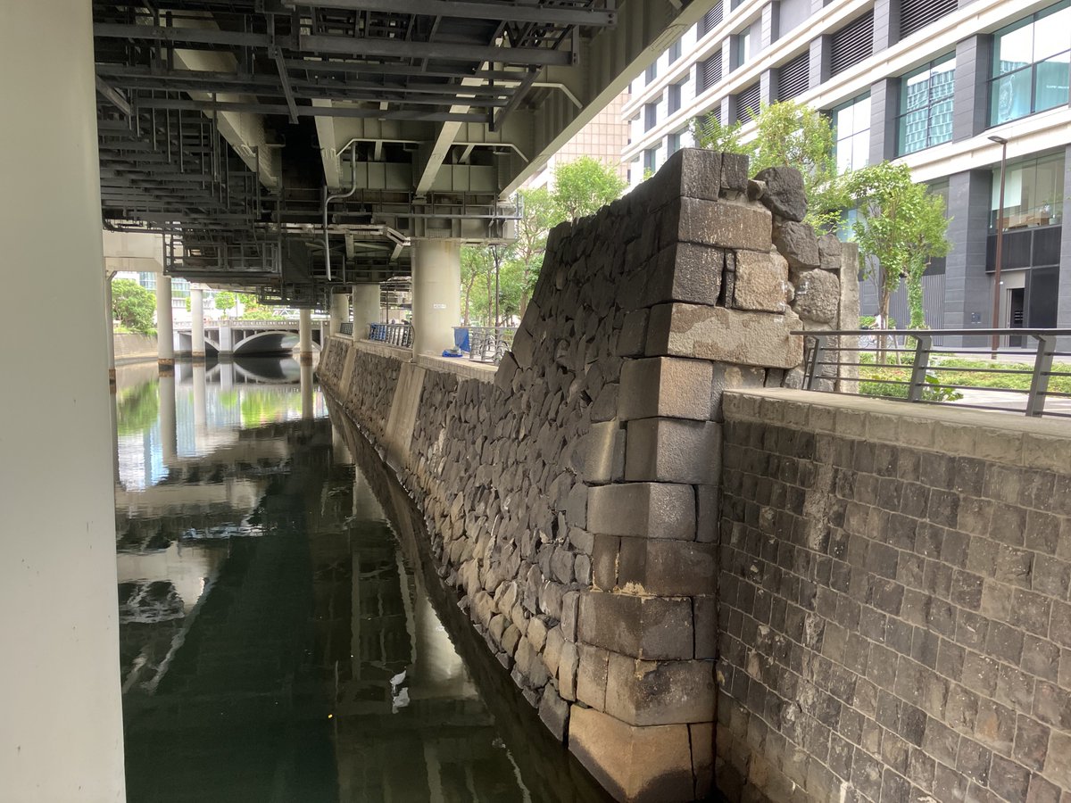 SanadaYukiyoshi's tweet photo. 江戸城の石垣って、本当によく残ってるね…。すごい場所だよ。 https://t.co/kpG1xT0XWS