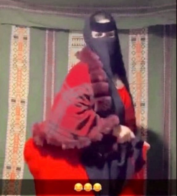 kshjsjs21185's tweet photo. انت ابن قبايل ما قلنا شي بس اعترف ان طويز امك ما يقدر له غير زبي 🍑😸🍆
حجم طويز امك التعوسيه ما يريحه غير زب العراقي 🇮🇶😈 https://t.co/GZgmh9Gyiv