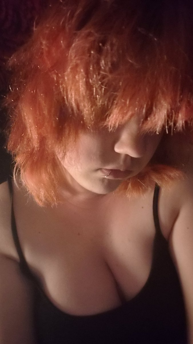 oposs0m's tweet photo. Es sollte PINK sein.. die farbe war pink- alles war gut aber dann nach dem waschen ist es ein orange/rot??? Anyway haircolor brands recommendations are welcome 🙏 https://t.co/jn7BBN03Qm