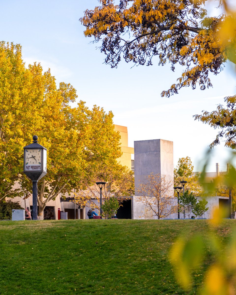 UNM's tweet photo. September just started but I'm already here 🍁 https://t.co/RnQE0bVAE7
