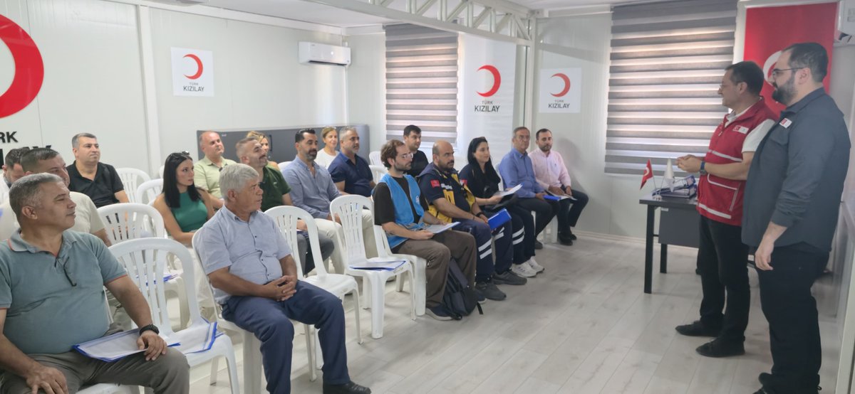 TKHataySubesi's tweet photo. Destek çözüm ortaklarımızın katılımıyla Yerel Düzey Afet Beslenme Grubu Koordinasyon Toplantısı gerçekleştirildi.Afet Beslenme Grubu üyelik süreci tamamlanan Hatay İl Milli Eğitim Müdürlüğü temsilcilerine,İl Merkezi Başkanımız tarafından Afet Beslenme Grubu Üyelik Belgesi verildi https://t.co/rU0zpNgAEv