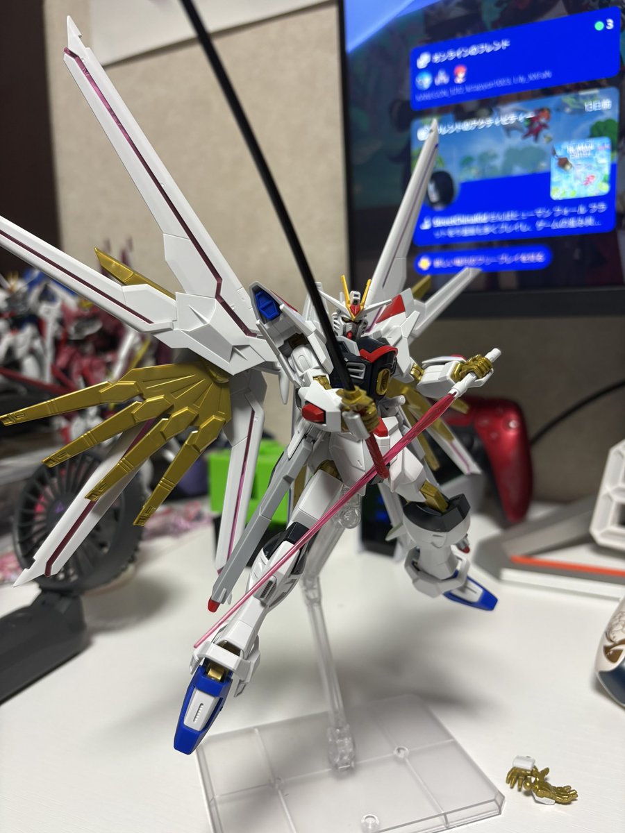 akamaru0527's tweet photo. 元の画像も載せておきやす
部屋が広くないからすごく汚い
 #ガンプラ好きと繋がりたい  #ガンプラ https://t.co/a4hCA6sJnJ