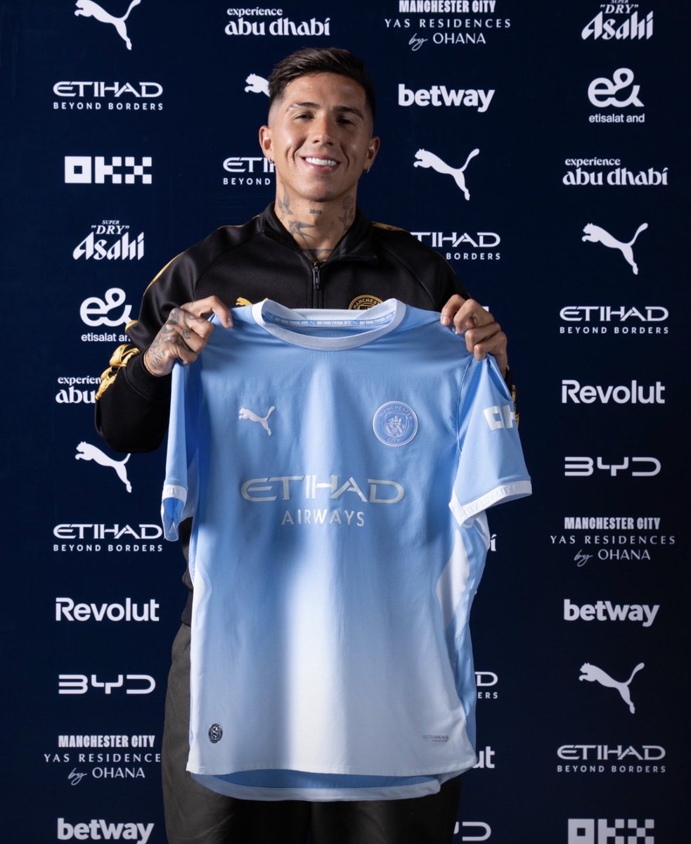wydcasmir's tweet photo. 🚨Former Chelsea player Mason Mount finally opens up on Enzo Fernández after the City move.

🗣️Mason: “When I left Chelsea in 2023, Enzo was the one who made it personal. Everyone else said good luck. He sent me a voice note calling me a traitor and said he would remind me of it every time we lined up against each other. He kept that promise.
I never understood it. He had been at the club five minutes. Reece, Thiago, the lads who actually grew up there didn’t speak to me like that. Enzo did.

Now he has walked into Manchester City, started talking about ‘the next level’ and ‘a club that matches his ambition,’ and suddenly leaving Chelsea is strategy, not betrayal.
That’s not principle. That’s convenience.
I kept every message. If we meet City this season, I won’t need a microphone. I’ll say it to his face the same way he said it to mine.”