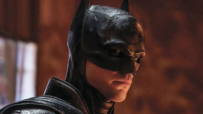 MarcelodeS8's tweet photo. 🦇[Robert Pattinson | Ator revelou que sente a idade durante as cenas de luta do novo filme do Batman: "Meu Deus, isso está significativamente mais difícil do que costumava ser".]

O 'velho' de 40 anos. Imagina então pro Michael Keaton fazer o filme do Flash. https://t.co/S8JFcQYQYy
