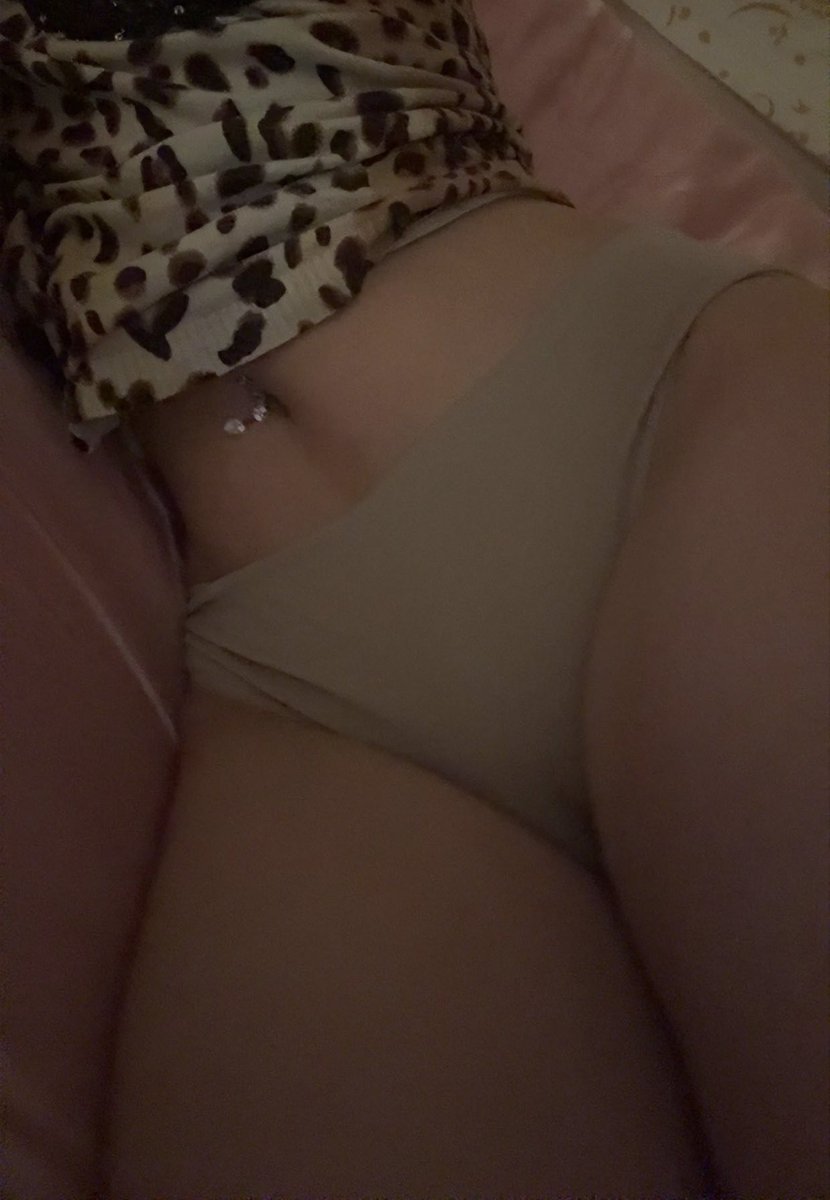 fuzzraw's tweet photo. tummy posting 🥴 
#puppygirl https://t.co/43V20gY76L