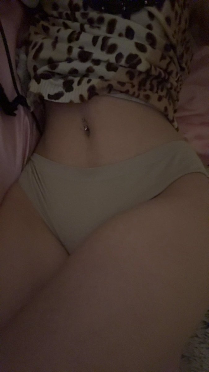 fuzzraw's tweet photo. tummy posting 🥴 
#puppygirl https://t.co/43V20gY76L