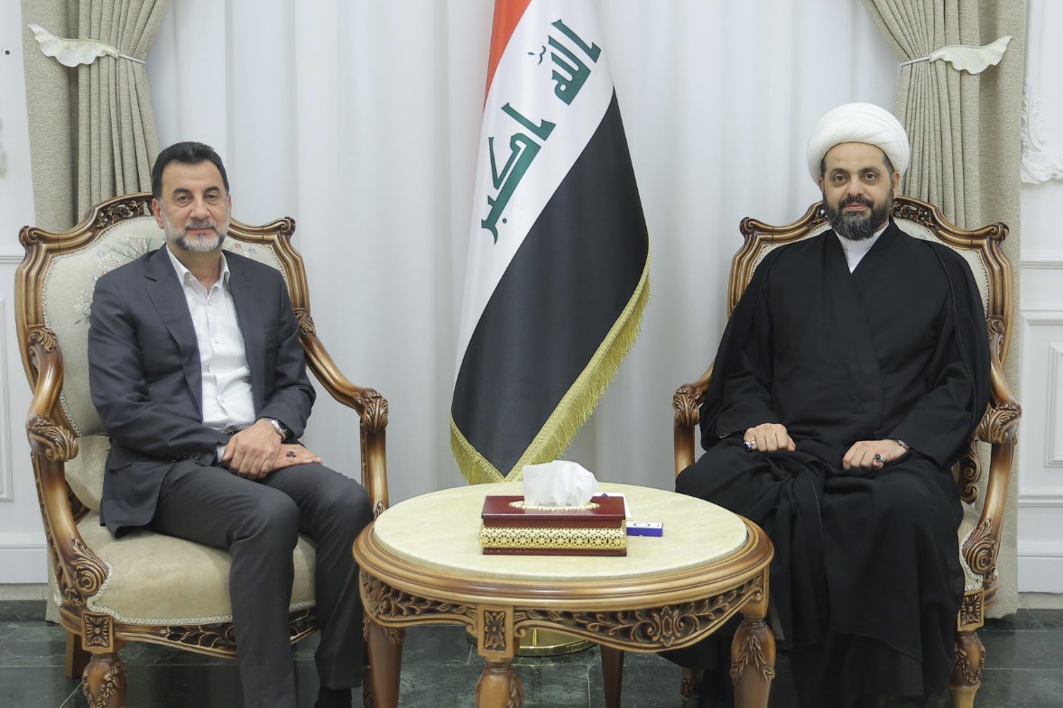khazalimedia's tweet photo. سماحة الشيخ الأمين قيس الخزعلي يستقبل مستشار رئيس الوزراء لشؤون الإعمار والخدمات السيد عبد الحسين عبطان 
وجرى خلال اللقاء التباحث حول عدداً من الملفات السياسية والخدمية والخطط التنموية والمشاريع ذات الأولوية المهمة والرؤية الحكومية في مجال تقديم الخدمات للمواطنين. https://t.co/9cEWgXJanl