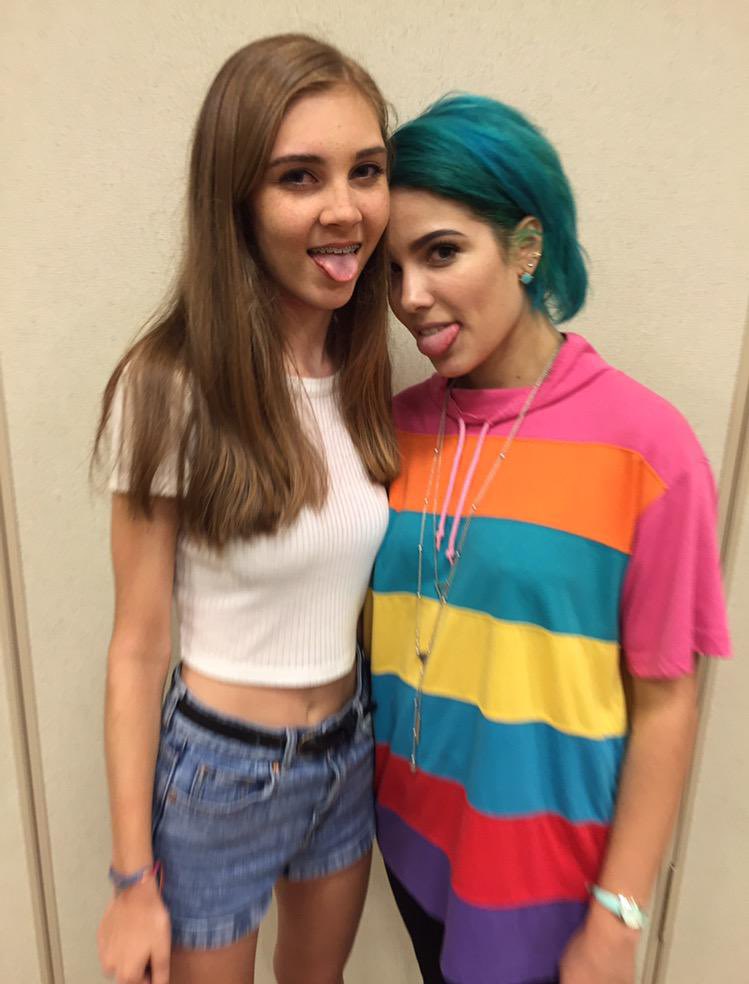 jstneedeveryone's tweet photo. @h5ego yes, i was a michael girl, and when i met halsey in 2015 i asked if we could recreate this picture LOL https://t.co/EoxmROVcM8