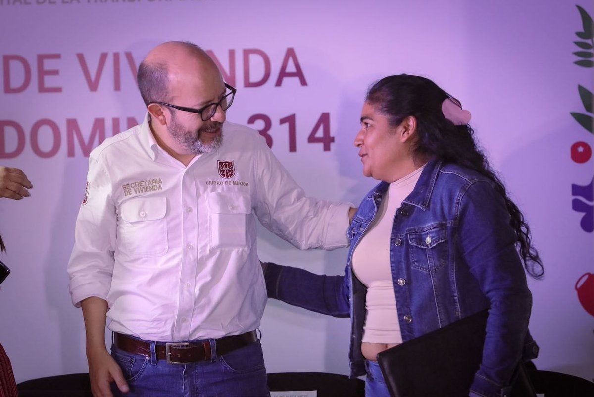 Vivienda_CDMX's tweet photo. 🏠 Hoy, 59 familias en la @AzcapotzalcoMx y 8 en la @TuAlcaldiaGAM reciben las llaves de su nueva vivienda.

Se realizó la entrega de viviendas nuevas, resultado del trabajo conjunto entre las familias y el @GobCDMX  para hacer efectivo el derecho a una vivienda digna y adecuada. https://t.co/64lM2YbHaU