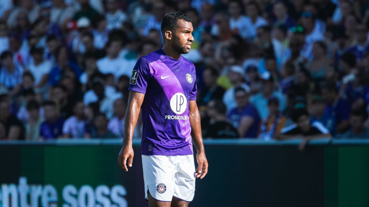 AndiOnrubia's tweet photo. Es muy raro que un jugador como Cristian Cásseres Jr siga en el Toulouse. Por talento, está para algo más. Está dando un recital en el medio contra el Lille en el primer tiempo. Lleva 5 de 6 duelos ganados y 3 entradas con éxito de 4 intentos. Y con balón aporta, moviéndose continuamente por todo el campo rival.

El venezolano es un mediocentro muy infravalorado.
