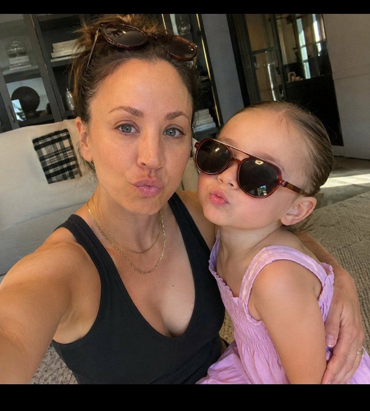 Kaleycuoco1852's tweet photo. #KaleyCuoco 
Before and after 💋😊 https://t.co/KEUM5GziZ2