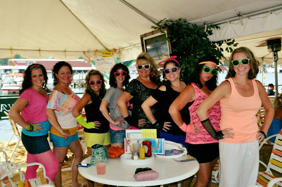 PeiRaisiny8a's tweet photo. This weekend, join us for 80s Weekend at The NASWA Resort: live music, themed cocktails, great food, and lakeside fun. Book your stay, relax on Lake Winnipesaukee, and party in your best ’80s outfit! https://t.co/AbLFd9i6KK