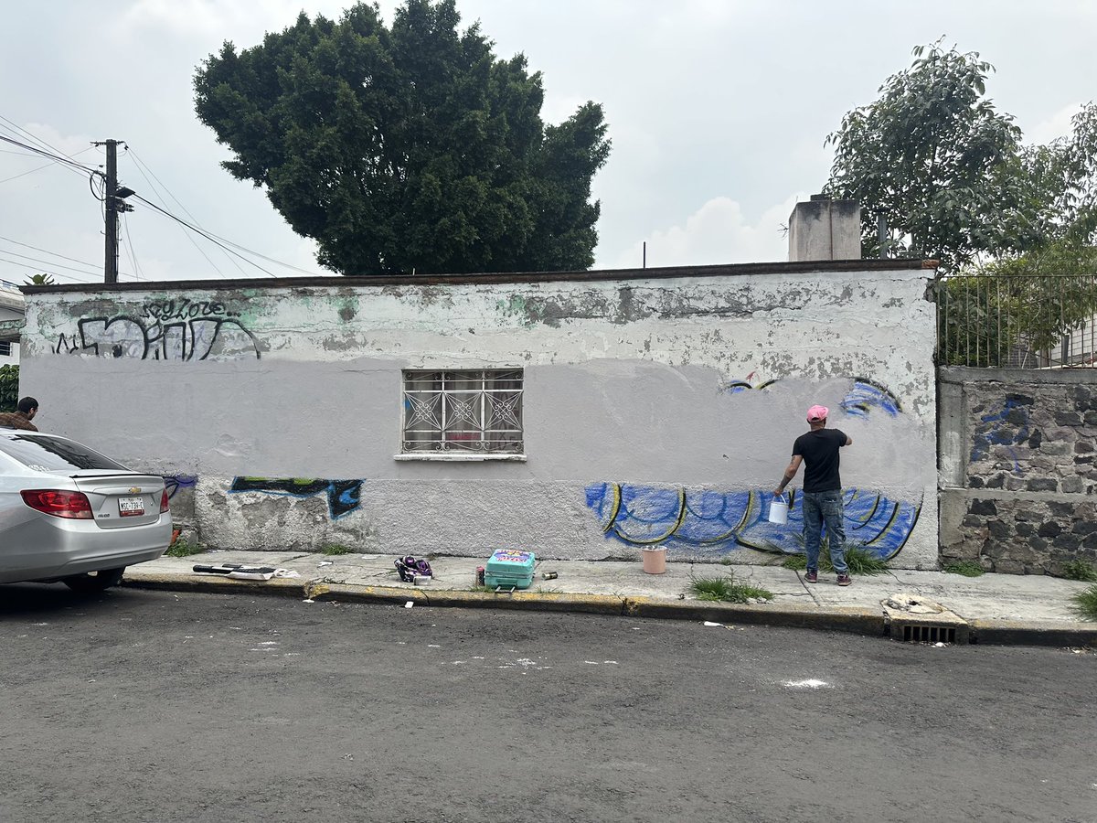 ArtyandChikle's tweet photo. 🎨🔥 Regresar al barrio donde todo comenzó se siente chingón.

Les compartimos la primera parte de este graffiti que realizamos en La SanFe, el barrio que me vió crecer, en colaboración con nuestro compita Esier 🤜🤛

#ArtyChikle #BeFunBeColorful #Graffiti #StreetArt #GraffitiMX https://t.co/MTtWNFYiwh
