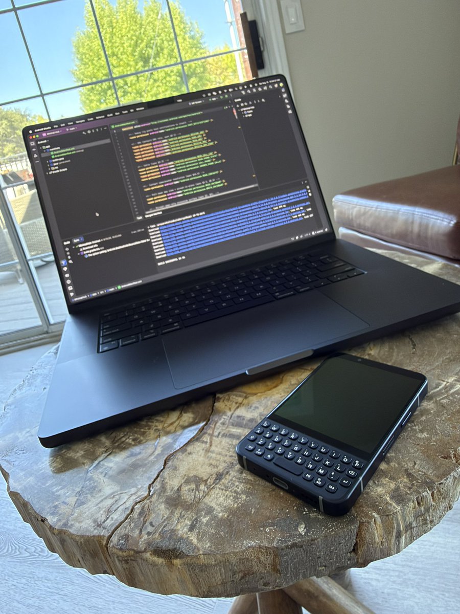 Youkhna's tweet photo. We’re doing something Android phone companies usually don’t:

Giving you a way out.

Minimal Phone 2 ships Google-certified.

But if you want Google gone, we’ll give you the official de-Googled Minimal OS ROM to flash yourself. https://t.co/0xALw9vH95