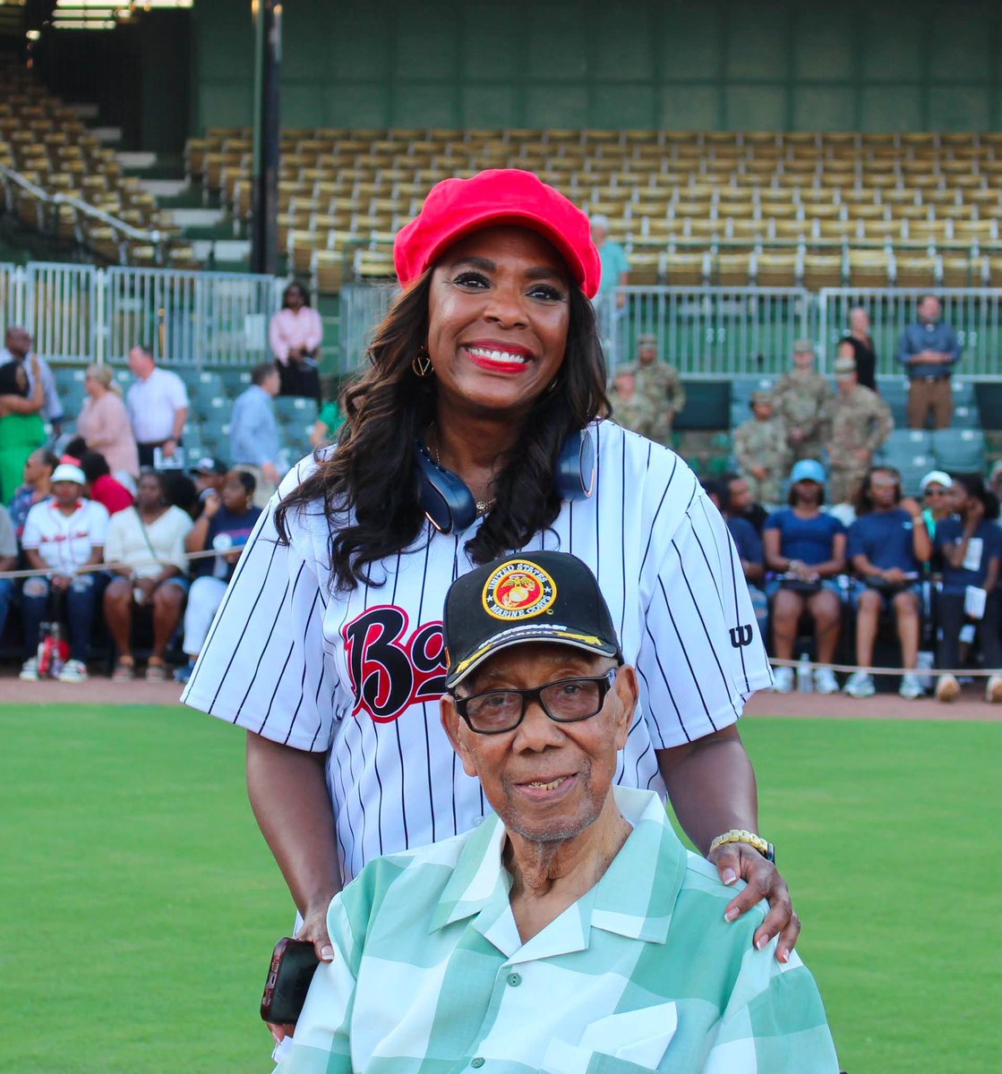 HBCUSports1's tweet photo. Happy 102nd Birthday to Rev. Bill Greason, the oldest baseball Major Leaguer and last living player from the Negro League era.
☆ Greason, a pastor, World II veteran and baseball trailblazer, honored today by the Birmingham Barons https://t.co/2srHU8kc36