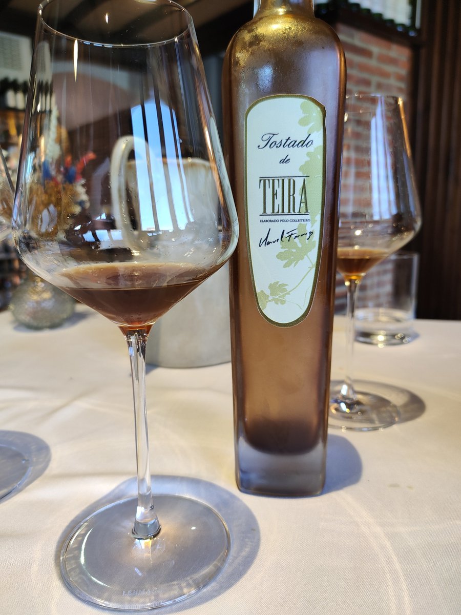 cbv84's tweet photo. Penúltima parada de nuestro viaje en @CasaFarpon. Magnífica cocina, destacando el rollo de bonito (+tremendas frittes) y el roast-beef con puré. Servicio impecable en sala por @Sumillermurcia: Aperitivo en Magnum de @sacristiaab y para beber, dos pedazo Ribeiros. Gran casa! 👌 https://t.co/hqPBMkC9fX