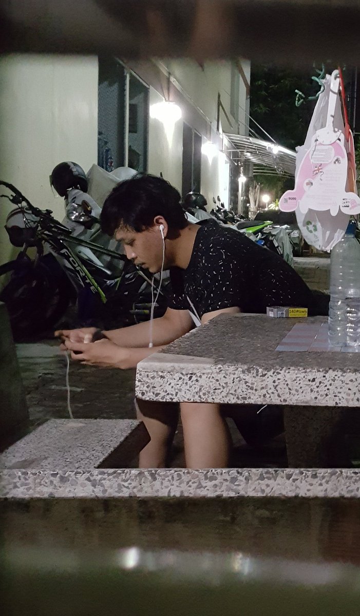 7Manachai's tweet photo. แอบดูแอบถ่ายรูปผู้ชายหล่อนั่งดูดบุหรี่ขากเสลดเถื่อนๆเห็นแล้วเงี่ยนกูเลยถ่ายรูปเสลดของมันเก็บไว้ดูน่าแดกว่ะกลิ่นเสลดเงี่ยนฉิบหาย อยากดมกลิ่นควยดูดควยให้นํ้าแตกเงี่ยนแบบสัสๆ #spitting #loogies #hocking #phlegm #manspitting #spit https://t.co/nHBq8ZFYtb
