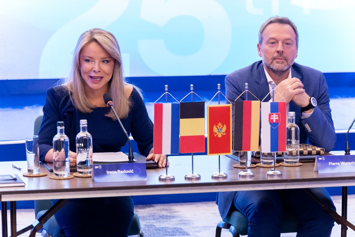 centralnabanka's tweet photo. 🤝 Od procjene do djelovanja. 🇲🇪🇪🇺🇧🇪🇳🇱🇩🇪🇸🇰
Projekat #CBCG #NeedsAssessment formalno je završen predajom finalnog izvještaja sa ključnim preporukama i mapom puta za dalje usklađivanje sa standardima #ESCB i Eurosistema.
Važna etapa na evropskom putu #CBCG. 🇪🇺🏦
https://t.co/RVk7iajPD9
#CBCG25 #EUintegration #CentralBanking