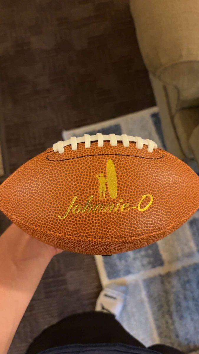 Rafecameron001's tweet photo. Spot the damn ball. https://t.co/MXk65VZnhB