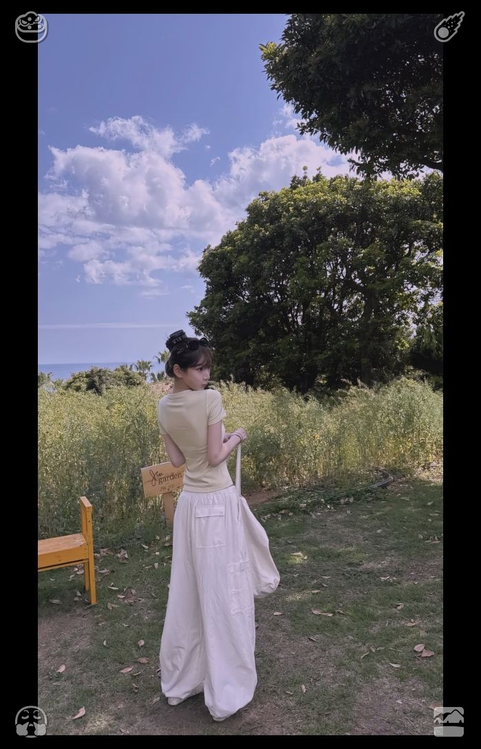 galvao_th's tweet photo. 👫Sling the spacious bag over your shoulder, carve out unhurried, easygoing downtime meant for your closest, most reliable companions—swap everyday anecdotes, share laughter freely, and treasure those tender, heartwarming moments, tucking them away securely in the depths of you https://t.co/F1loYzRxlS