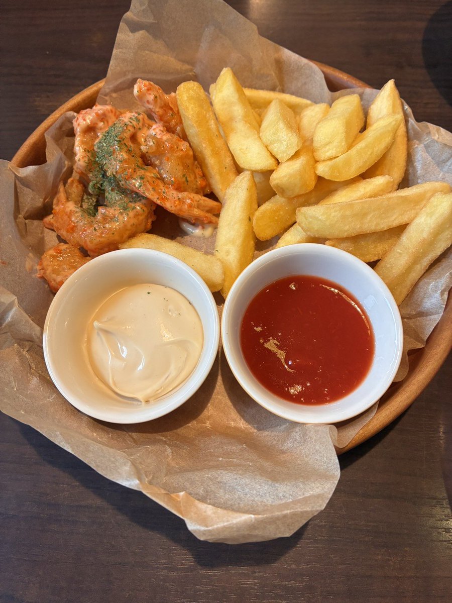 nog12451's tweet photo. 帰省した長女から業務連絡
＃びくドン キメたったわ
先日の長女の晩飯は
全国チェーン『#びっくりドンキー』さん
妻と２人で
レギュラーバーグディッシュ
オーロラシュリンプ＆ポテト
ブロッコリーの箱舟
イカの箱舟
をオーダー
なるほど素晴らしいラインナップ
＃びくドンマイスター の称号に相応しい https://t.co/oDJBuhXxg3