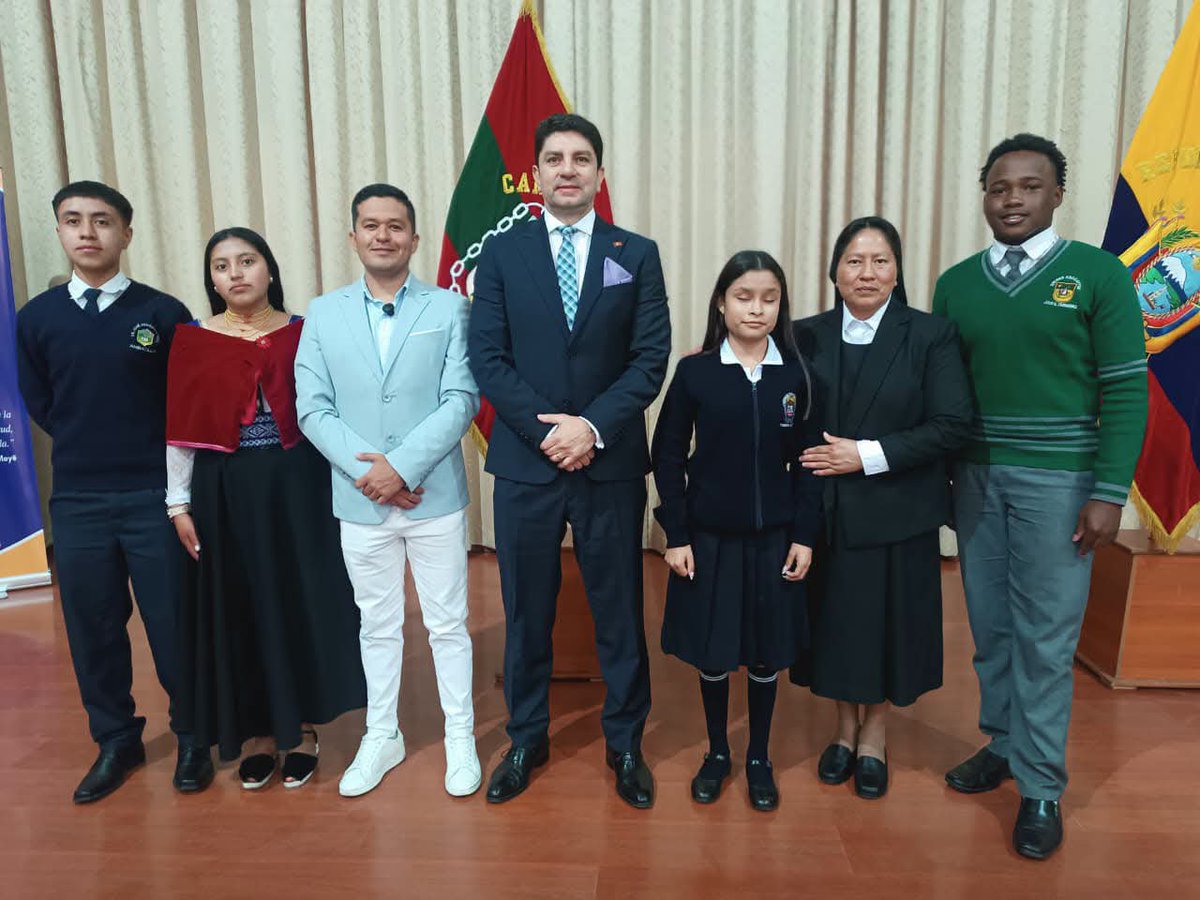 EducacionZ3_Ec's tweet photo. 🏫🧒🏻📚 [TUNGURAHUA] Inauguramos el año lectivo 2026-2027 con la alegría y esperanza de 121.213 estudiantes que regresan a sus instituciones educativas para aprender, crecer y construir sus sueños.
#VolvemosAlAula con el compromiso de seguir transformando la educación. https://t.co/ANrHzBu4TJ