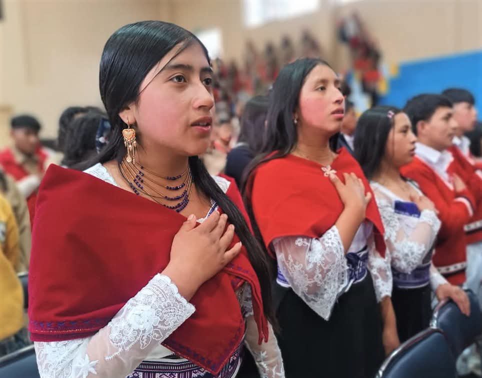 EducacionZ3_Ec's tweet photo. 🏫🧒🏻📚 [TUNGURAHUA] Inauguramos el año lectivo 2026-2027 con la alegría y esperanza de 121.213 estudiantes que regresan a sus instituciones educativas para aprender, crecer y construir sus sueños.
#VolvemosAlAula con el compromiso de seguir transformando la educación. https://t.co/ANrHzBu4TJ