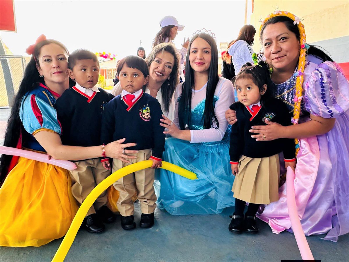 EducacionZ3_Ec's tweet photo. 🏫🧒🏻📚 [TUNGURAHUA] Inauguramos el año lectivo 2026-2027 con la alegría y esperanza de 121.213 estudiantes que regresan a sus instituciones educativas para aprender, crecer y construir sus sueños.
#VolvemosAlAula con el compromiso de seguir transformando la educación. https://t.co/ANrHzBu4TJ