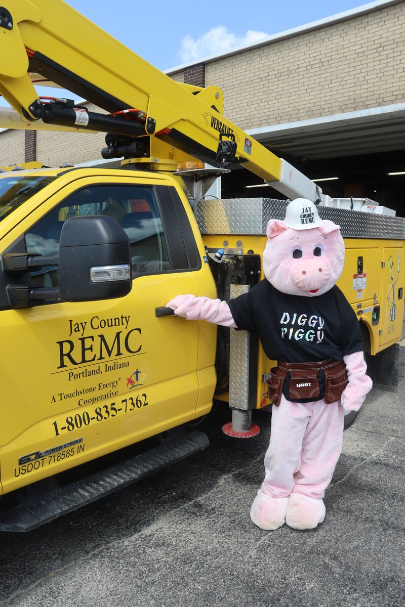 RemcJay's tweet photo. Jay County REMC vehicles clearly display our logo. If someone claiming to represent Jay County REMC arrives at your home in an unmarked vehicle, use caution and call us at 260-726-7121. 

We'll be happy to confirm whether they are authorized to be there on our behalf. https://t.co/BH98YwNux1