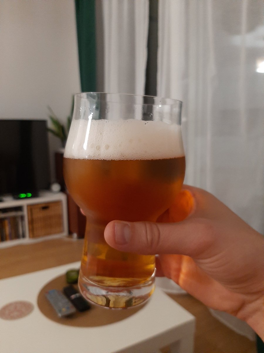 szadkovsky's tweet photo. Litewski niefiltrowany lagerek, Książęce IPA o tropikalnym i goryczkowym smaku. Czwartek, mały piątek 😋 https://t.co/OhwQsjdoli