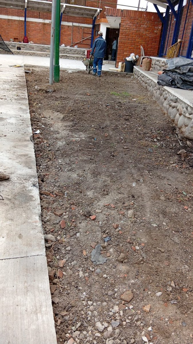 OOPPCuenca's tweet photo. 🥅  Falta poco para que esté lista
 la cancha de Tandacatu

Concluimos la fundición de la cancha y trabajamos en las áreas verdes y espacios, dónde niños con sus familia 👩‍👩‍👦 podrán distraerse.
@MarisolPenaloz2 https://t.co/aVjRsBGAkm