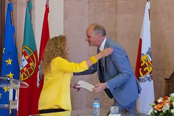 algarve_news's tweet photo. Dutch owner of Fábrica do Inglês Cork Museum signs archival collection into the hands of Silves Council.
https://t.co/YYlgFQr6UV
#FabricadoIngles #CorkMuseum #AlgarveNews #Silves #PortugalNews #AlgarveDaily #AlgarveDailyNews https://t.co/eFewpJvw4b