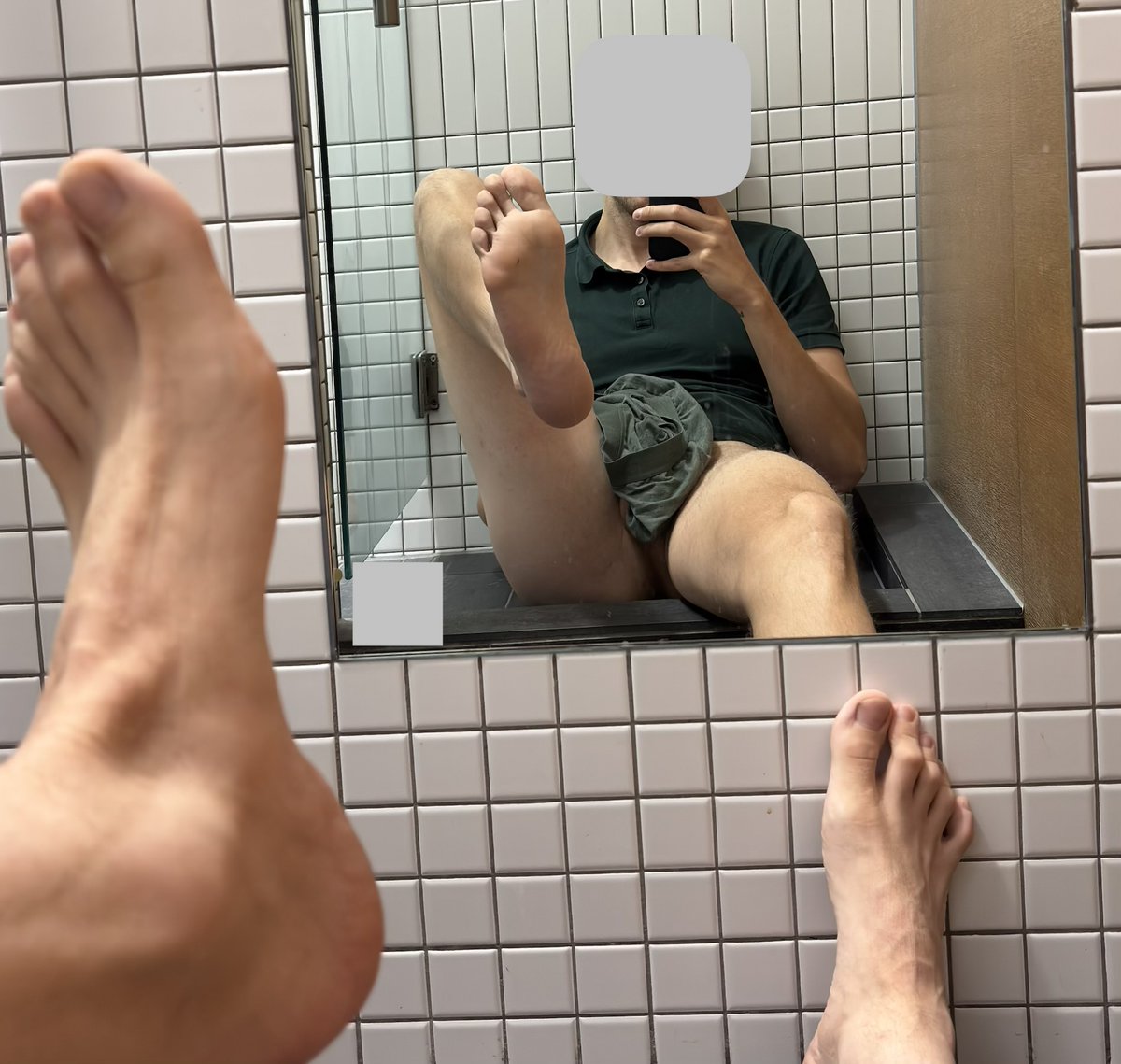 Size12Dom's tweet photo. Some of you messaged asking whether you can tip me as you enjoy my feet so much. Totally unexpected but did make me hard 😈  

Should you want to, feel free to tip me via Ko-Fi: https://t.co/zL0BGtzk4V. 

Alternatively, I now have an Amazon wishlist: https://t.co/yEi9P6XEhs https://t.co/AogKLbUNOT