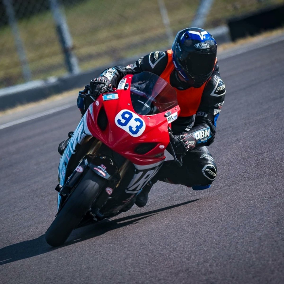CandyJuvery4h's tweet photo. Great weekend at Donington with No Limits Racing and the Army MRRT, trying out the new lens. https://t.co/lsRVzHPhFG