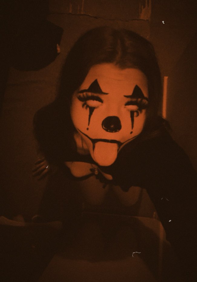 lanaluvsx's tweet photo. 🤡🤡

https://t.co/vFsyaqFtEC

#foryoupage #viral #girls #alternative #women #lgbtq #pansexual #onlyfans #sellingcontent #nsfw #nsfwtwt #sugarbaby #selling #clowns #goviral #gooner #goth #emo #young #teens https://t.co/ixWK3Wn486
