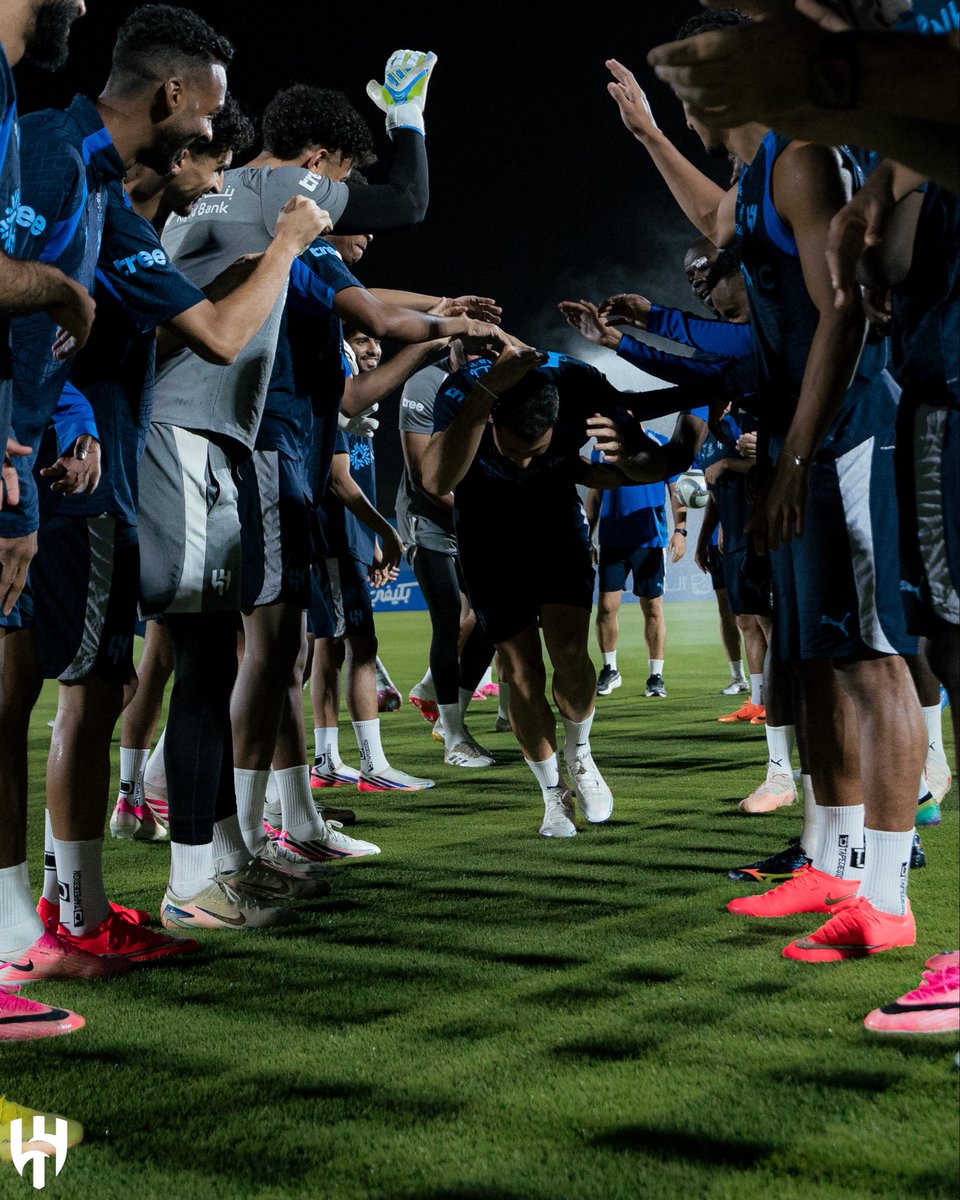 Alhilal_EN's tweet photo. First day at work 🤩💙 https://t.co/cddUKlETPP