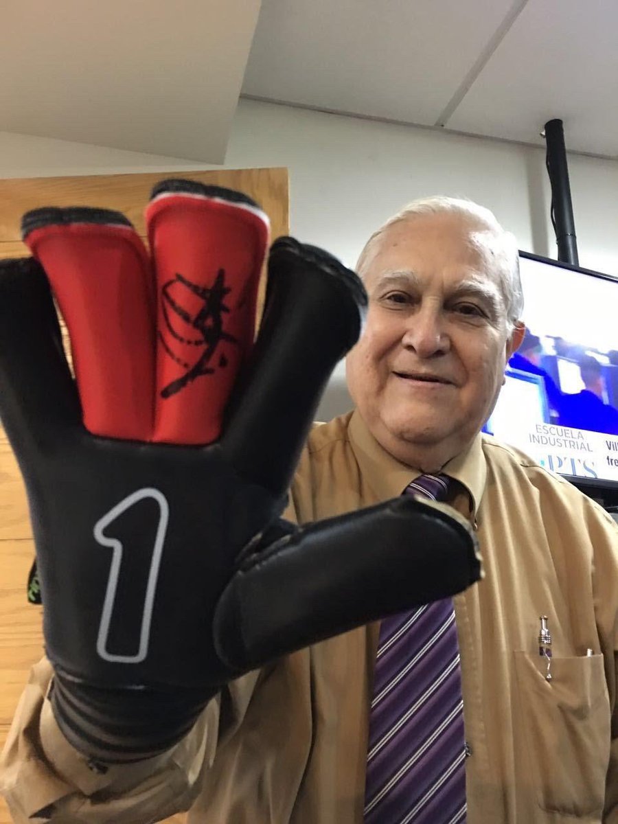 jona_orozco's tweet photo. Honor a quien honor merece…
Fuerte abrazo hasta el cielo viejon 🙏🏻🙌🏻

Indirectamente le debo muchas cosas.

Saludos a la familia @ElCapiDeportes https://t.co/OrfxP00hH0