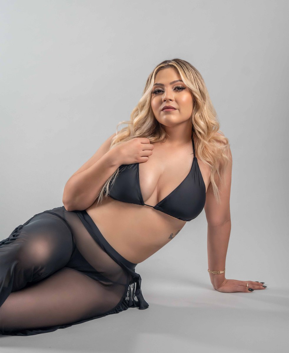 ERStudiohmo's tweet photo. Shoot de portada | Editorial de Moda ✨️
Bikini negro en estudio
.
📸 Efraín Rentería, Fotógrafo Boudoir en Hermosillo 
.
#editorial #magazine #model #bikini #sesiondefotos #moda #fashion #fotografo #hermosillo https://t.co/PEFLF8K63u