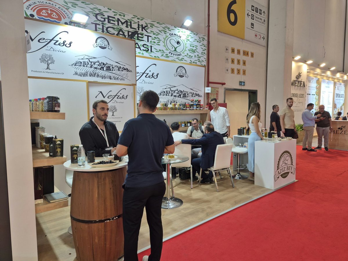 AzizbeyExport's tweet photo. https://t.co/QQ9oN2QRnS

#foodist #foodistanbul #exhibition #olive #olives #blackolive #blackolives #greenolive #greenolives #oliveoil #extravirginoliveoil https://t.co/kQzPc3YXwm