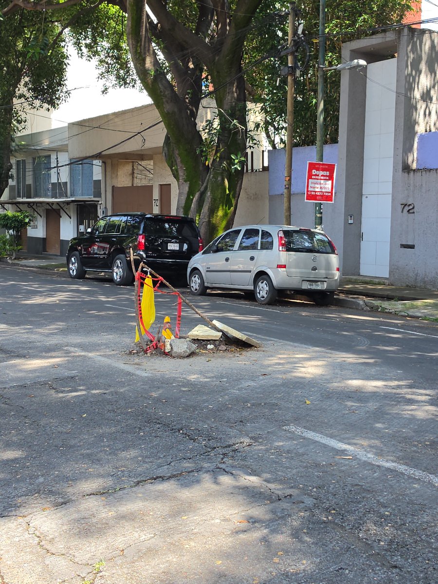 tucanyta's tweet photo. Por favor reparar bache profundo frente al 77 de Bruno Traven posterior a reparación de fuga de agua
@AccionesBJ https://t.co/bWMrRlk2oq