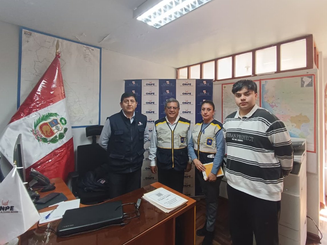 ONPE_oficial's tweet photo. #ONPEenRegiones | Nuestra #ORCCajamarca brindó asistencia técnica al Comité Electoral Universitario de la Universidad Nacional de Cajamarca sobre las actividades previas al sorteo de miembros de mesa, en el marco de las elecciones para rector y vicerrectores. https://t.co/ByN6XxR3MA