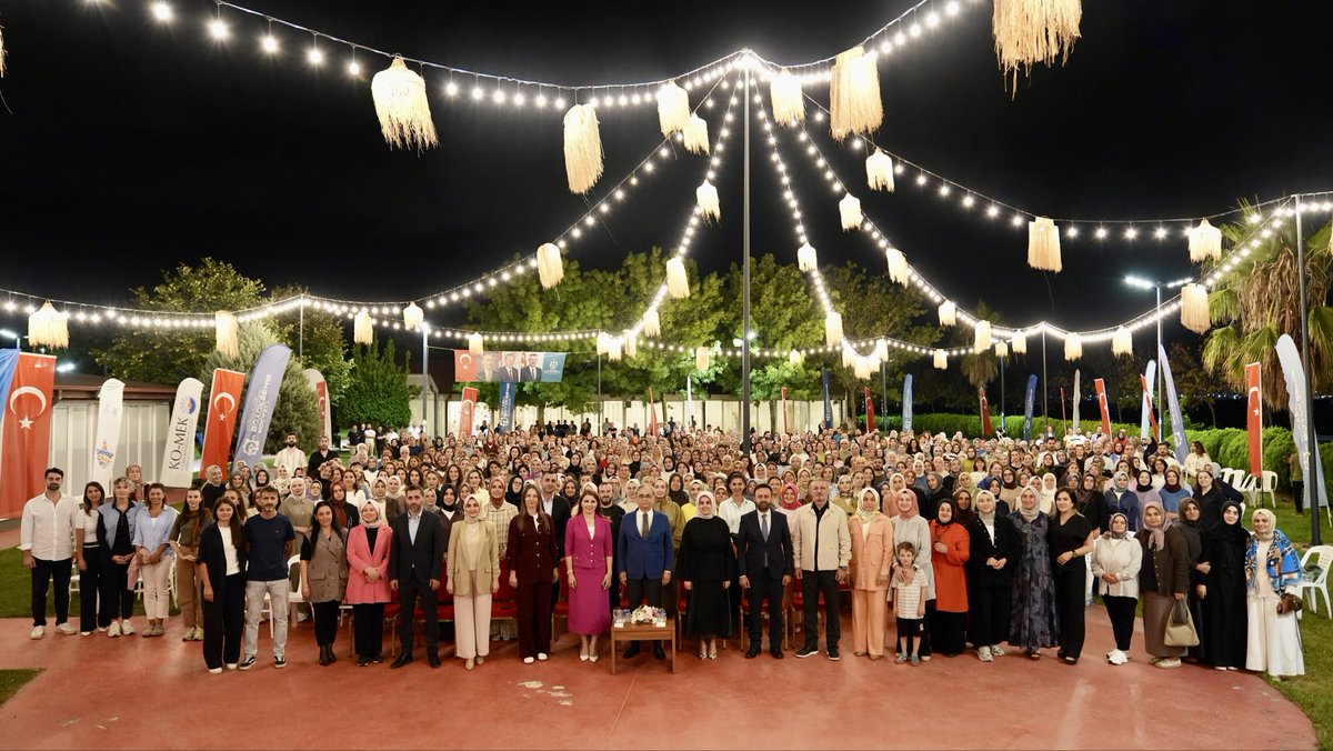 hayribaracli's tweet photo. Kadın ve Aile Hizmetleri Dairesi Başkanlığımız tarafından düzenlenen “Kurum İçi Nezaket ve Etkili İletişim Eğitimi” kapsamında çalışma arkadaşlarımızla bir araya geldik.

Şehrimize hizmet ederken birbirimizi anlamanın, doğru iletişim kurmanın ve nezaketi çalışma hayatımızın merkezinde tutmanın önemli olduğuna inanıyorum.

Bu anlamlı eğitimin hazırlanmasında emeği geçen ve katılım sağlayan tüm çalışma arkadaşlarımıza teşekkür ediyorum. 🌸🤝

#ŞehrimKocaeli