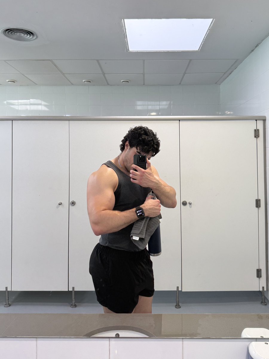 concedeleon's tweet photo. calves workout https://t.co/1kX7444HxW