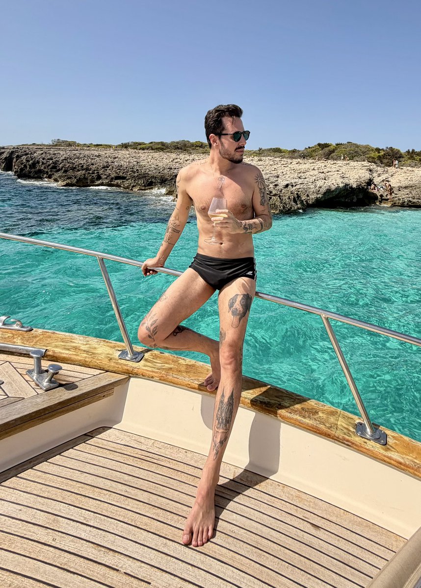 flpntns's tweet photo. COOL FOR THE SUMMER (ainda usa essa música?) https://t.co/8E3EkiGzUK