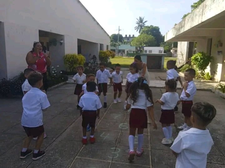 directoredusag's tweet photo. 📚🇨🇺"La educación es el arma más poderosa para cambiar el mundo."
@CubaMined https://t.co/0Lu66QJJxA