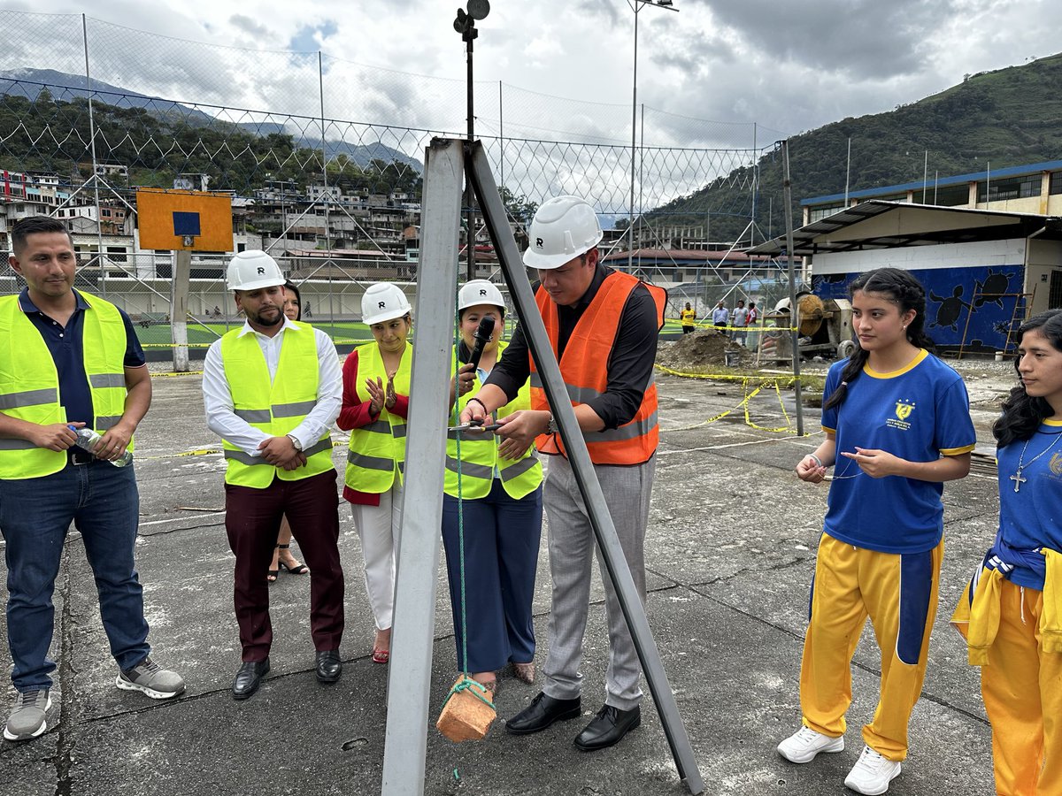 EducacionZ7_Ec's tweet photo. [ZAMORA] Iniciamos las obras de mejoramiento de la Unidad Educativa Luis Felipe Borja, con una inversión de USD 80.940, destinada a fortalecer la infraestructura y brindar espacios más seguros, funcionales y adecuados para nuestra comunidad educativa. 🏫 https://t.co/buaVxdjRuC
