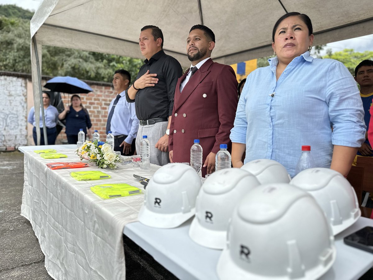 EducacionZ7_Ec's tweet photo. [ZAMORA] Iniciamos las obras de mejoramiento de la Unidad Educativa Luis Felipe Borja, con una inversión de USD 80.940, destinada a fortalecer la infraestructura y brindar espacios más seguros, funcionales y adecuados para nuestra comunidad educativa. 🏫 https://t.co/buaVxdjRuC