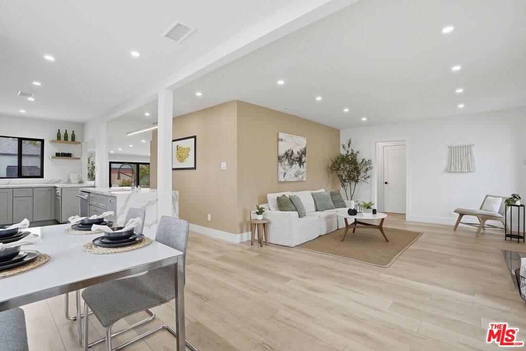 ocelotagents's tweet photo. New in Lake Balboa: a fully vacant two-residence income property where you pick the tenants and the rents. 🏡  

Projected ~$7,390/mo with a 5.2% pro forma cap rate at $1,195,000—ready to put your cash to work.  

See more: https://t.co/3q3zAO18kn  

#LosAngelesRealEstate #IncomeProperty