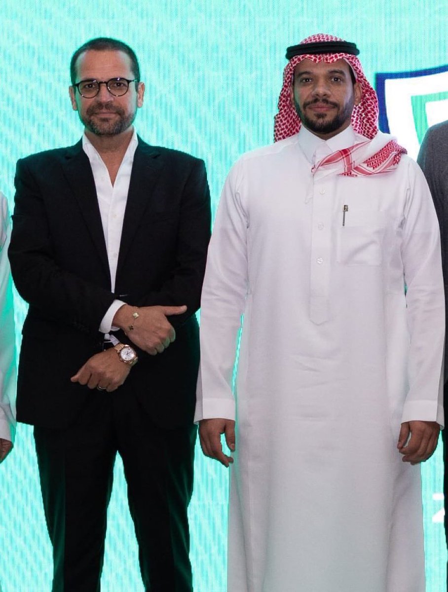 jjrkl's tweet photo. 🚨 المشجع الاهلاوي اللي يعتقد ان مشكلة الاهلي انتهت اليوم فهو واهم (روي بيدرو مجرد موظف يقترح ويعرض افكار) هذا صلاحياته 

انا ماراح ارتاح واتطمن على الأهلي لين يغادر النادي الشخص اللي كان يعمد قرارات العابث روي بيدرو وكان يعاند الجمهور أحمد بن عبدالرحمن الشنقيطي https://t.co/RDzDqyz144
